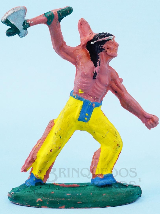 Brinquedo antigo Índio de pé com machado Gulliver Década de 1970