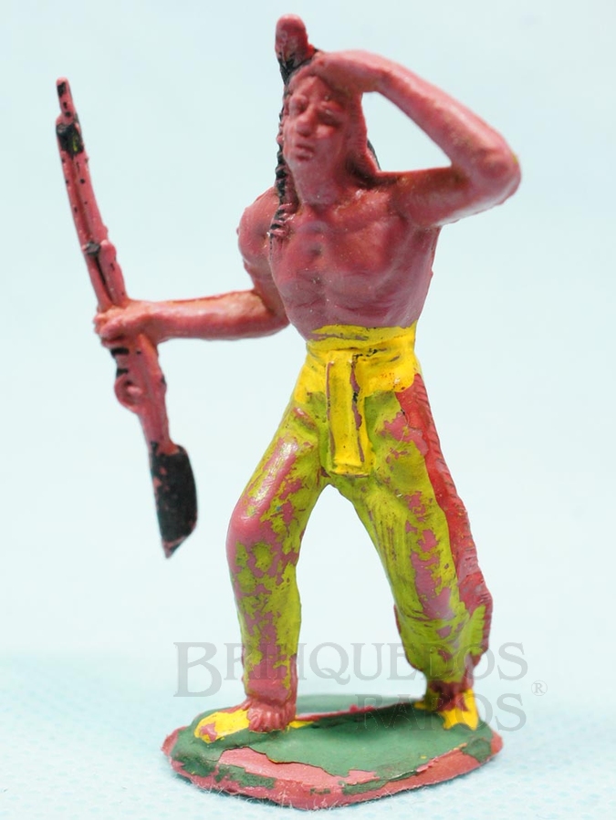 Brinquedo antigo Índio de pé com rifle Gulliver Década de 1970