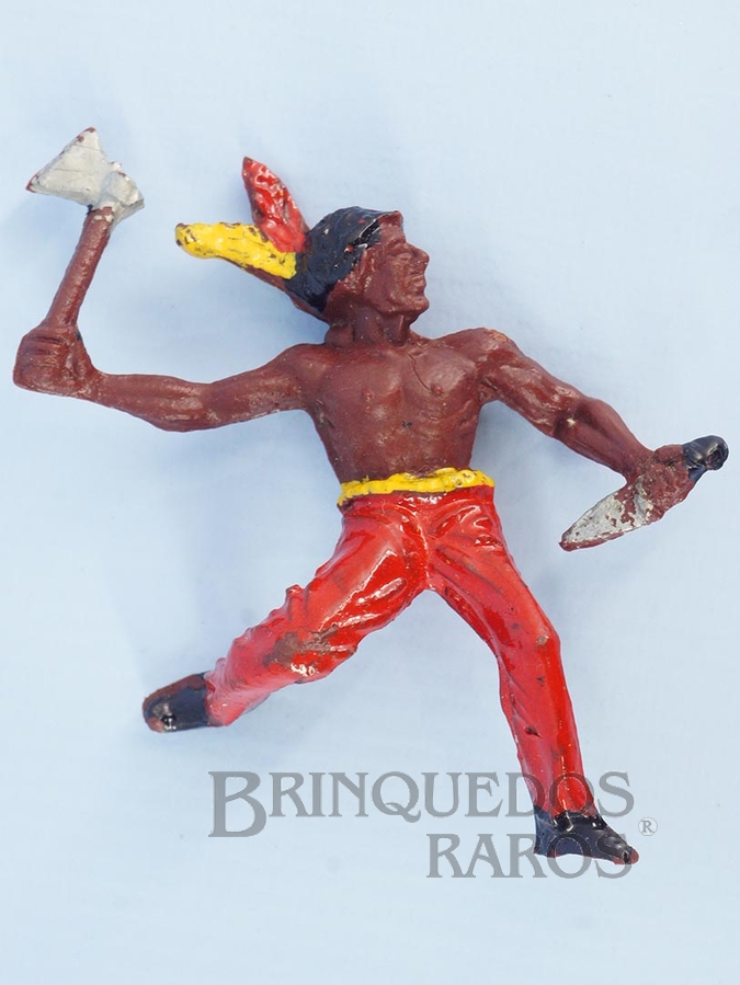 Brinquedo antigo Indio escalando a paliçada com faca e machado