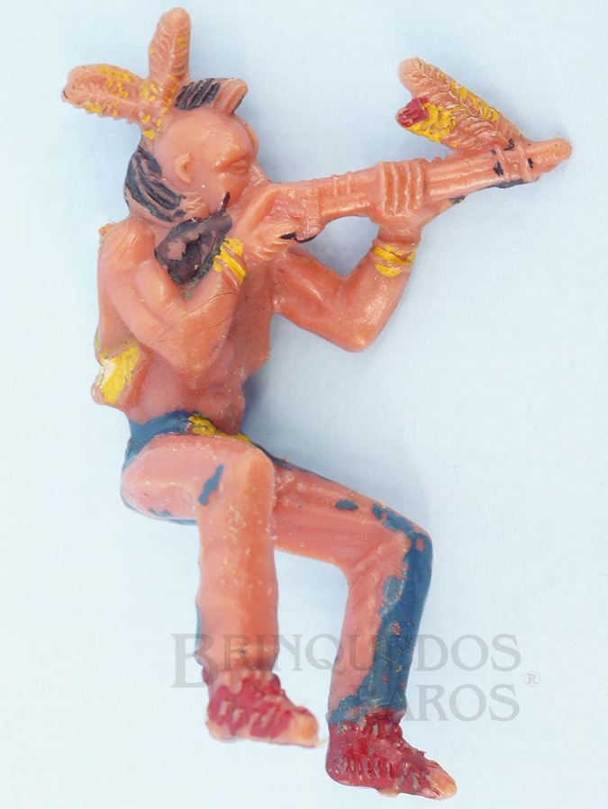 Brinquedo antigo Índio montado a cavalo atirando com rifle Índio Renegado Casablanca numerado 138