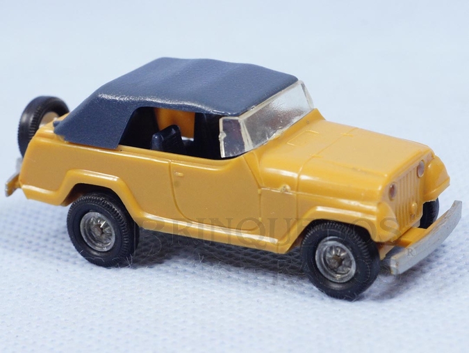 Brinquedo antigo Jeep Jeepster com 7,00 cm de comprimento Década de 1970
