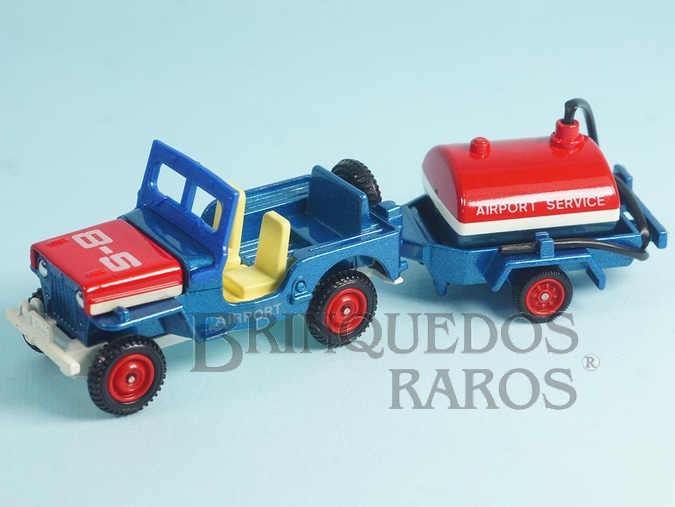 Brinquedo antigo Jipe Mitsubishi H J3R Airport Service com reboque de combustível Série Dandy Década de 1980