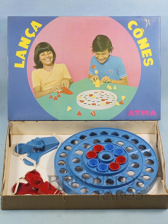 Brinquedo antigo Jogo Lança Cones Faltam 2 cones de cada cor Década de 1970
