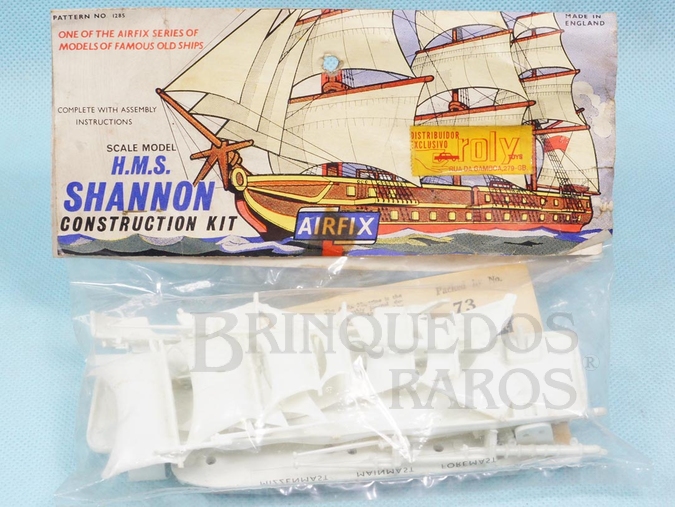 Brinquedo antigo Kit do Veleiro H.M.S. Shannon com 12,00 cm de comprimento Importado e distribuído pela Roly Toys Década de 1960