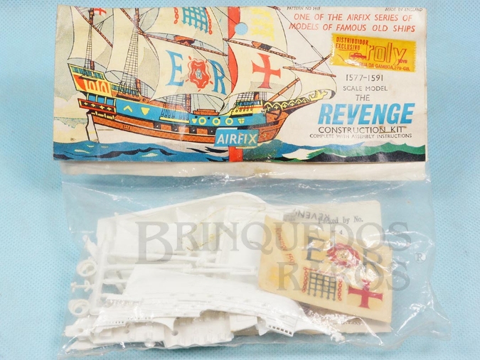 Brinquedo antigo Kit do Veleiro Revenge com 11,00 cm de comprimento Importado e distribuído pela Roly Toys Década de 1960