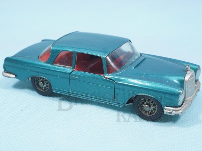 Brinquedo antigo Mercedes Benz 220 SE azul metálico Fabricada pela Brosol Solido brésilienne Datada 3-1963