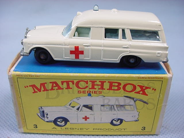 Brinquedo antigo Mercedes Benz Binz Ambulance black plastic Regular Wheels