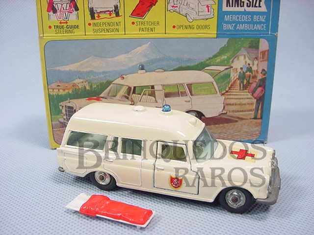 Brinquedo antigo Ambulância Mercedes Benz Binz Ambulance Série King Size Década de 1960
