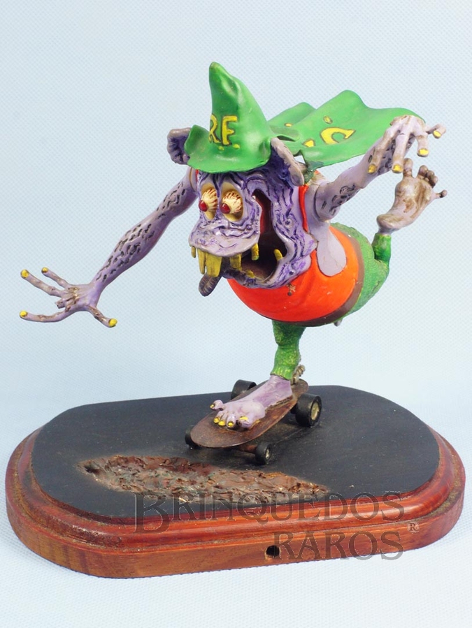 Brinquedo antigo Monstro Superfink kit montado Ed Roth Década de 1960