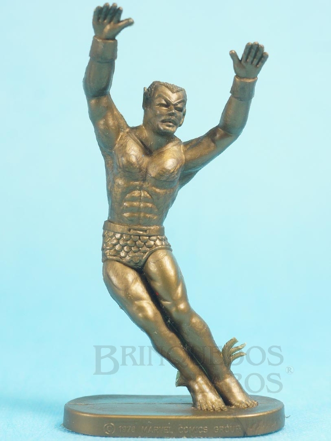 Brinquedo antigo Namor o Píncipe Submarino de plástico dourado Década de 1970