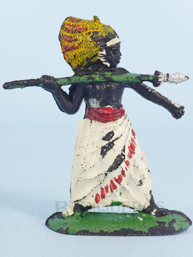 Brinquedo antigo Nativo atirando lança Série África Misteriosa Década de 1960