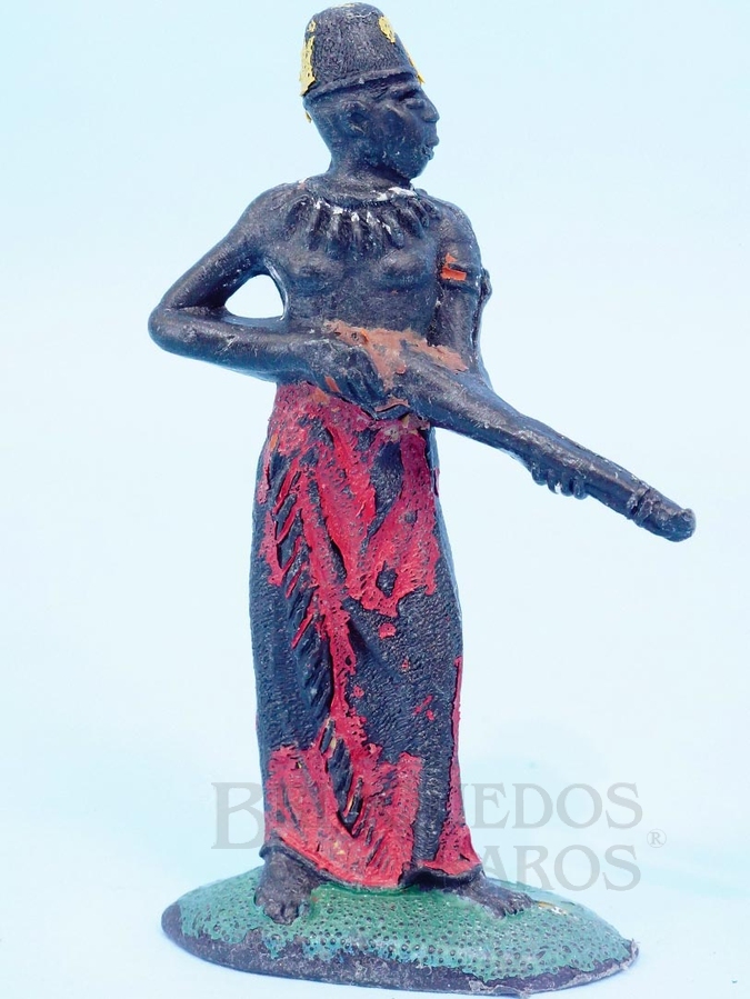 Brinquedo antigo Nativo de pé com Rifle Série Safari na África Década de 1970