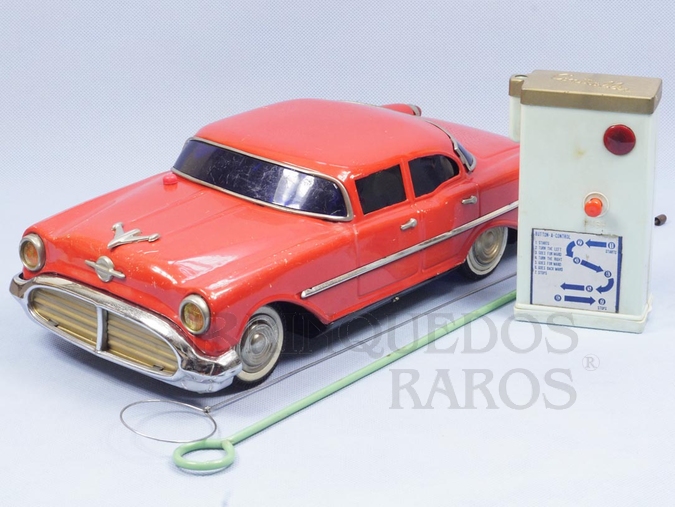 Brinquedo antigo Oldsmobile 88 Sedan Quatro Portas 1956 com 36,00 cm de comprimento fabricado pela Masudaya Japão em lata Primeiro Brinquedo rádio controlado do mundo Série Radicon Década de 1950