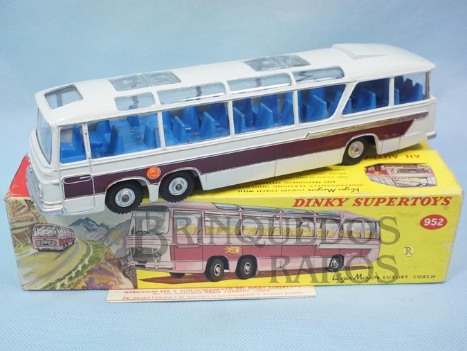 Brinquedo antigo Ônibus Bedford Vega Major Luxury Coach com Pisca Pisca operacional 24,00 cm de comprimento Ano 1972