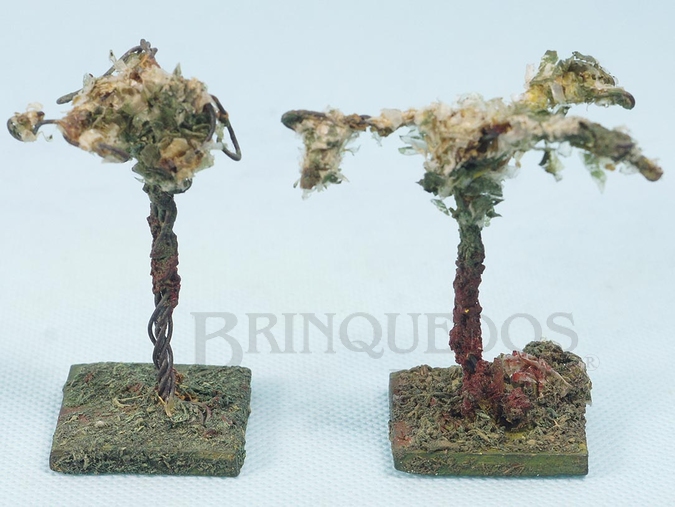 Brinquedo antigo Par de Árvores com 8,00 cm de altura Batalha do Tuiutí Década de 1960