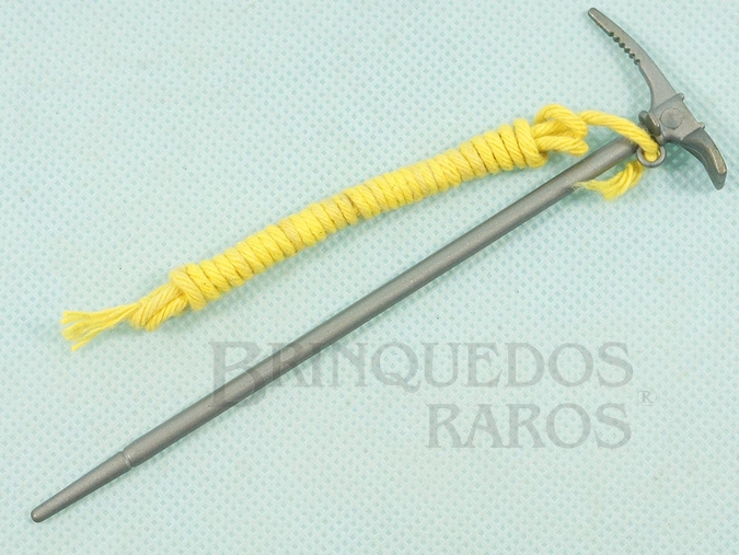 Brinquedo antigo Picareta de Alpinista com corda do Boneco Loiro com Barba Edição 1979