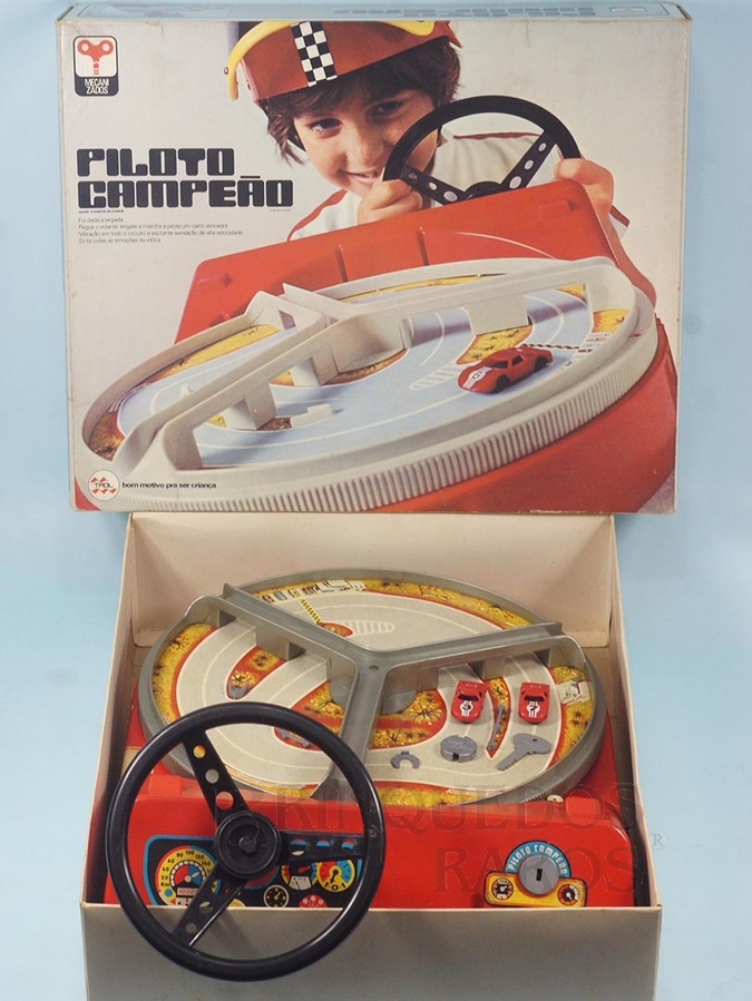 Brinquedo antigo Piloto Campeão Segunda Versão perfeito estado completo com Chave de contato e dois Carros Década de 1970