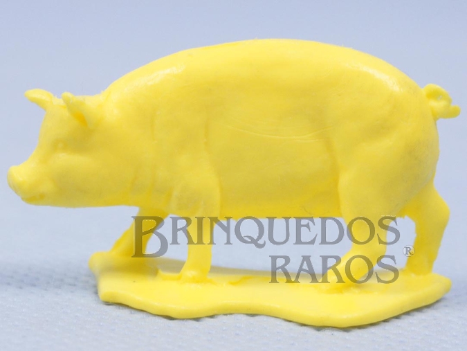 Brinquedo antigo Porco de plástico amarelo Série Fazendinha Década de 1970