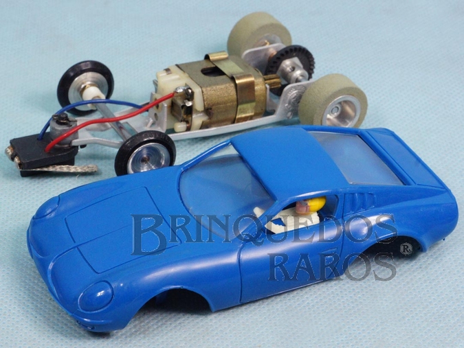 Brinquedo antigo Puma 1600 GT azul com Chassi de alumínio basculante Ano 1969