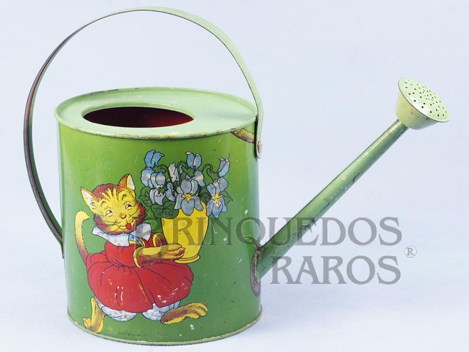 Brinquedo antigo Regador com 24,00 cm de altura Década de 1950