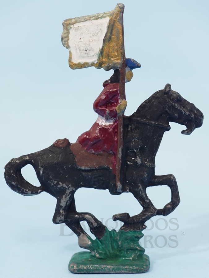 Brinquedo antigo Soldado a cavalo com Estandarte 7,5 cm de altura Semi - Flat forma Schneider