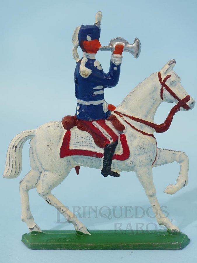 Brinquedo antigo Soldado a cavalo tocando clarim com 7,5 cm de altura Uniforme azul e vermelho Semi-Flat forma Schneider