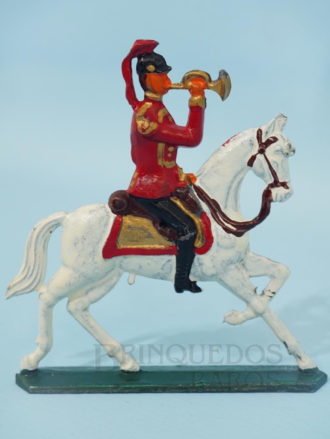 Brinquedo antigo Soldado a cavalo tocando clarim com 7,5 cm de altura Uniforme vermelho e preto Semi-Flat forma Schneider