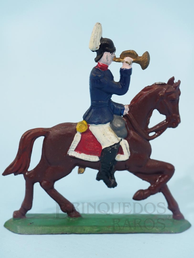 Brinquedo antigo Soldado a cavalo tocando clarim com 5,5 cm de altura Uniforme azul e branco Semi-Flat forma Schneider