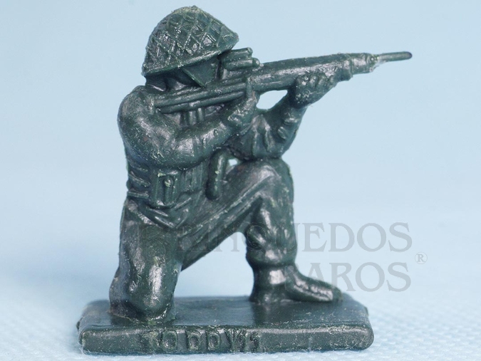 Brinquedo antigo Soldado Toddy ajoelhado atirando com fuzil numerado 11