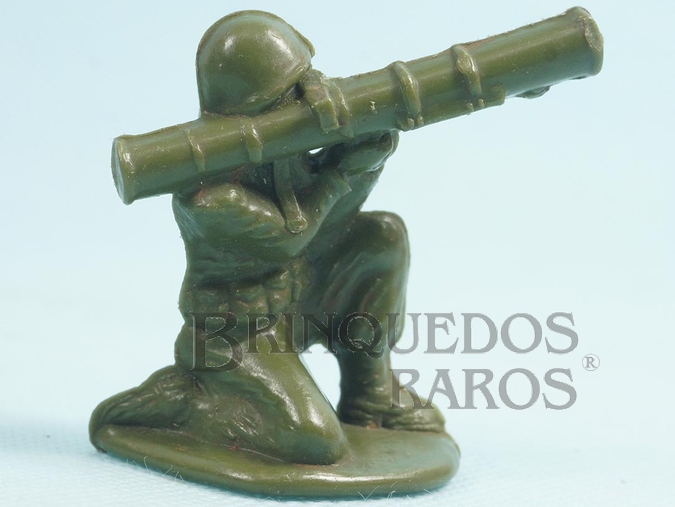 Brinquedo antigo Soldado ajoelhado com Bazuca 6,00 cm de altura Década de 1970