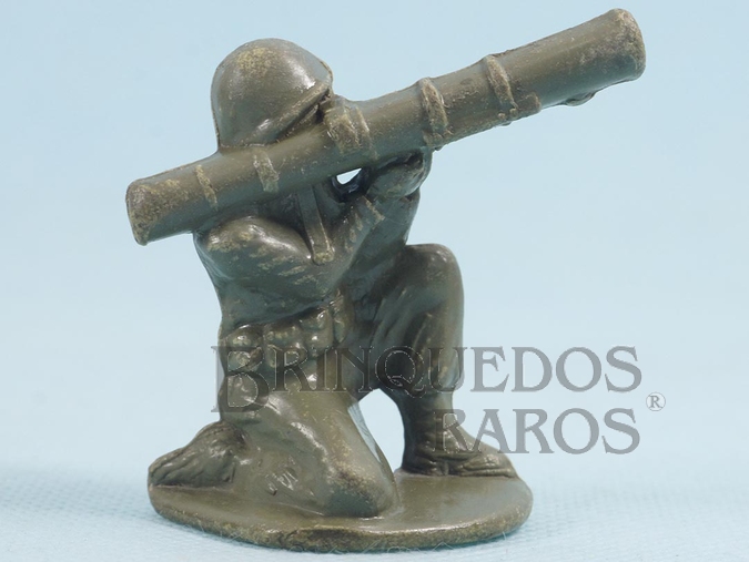 Brinquedo antigo Soldado ajoelhado com Bazuca 6,00 cm de altura Década de 1960