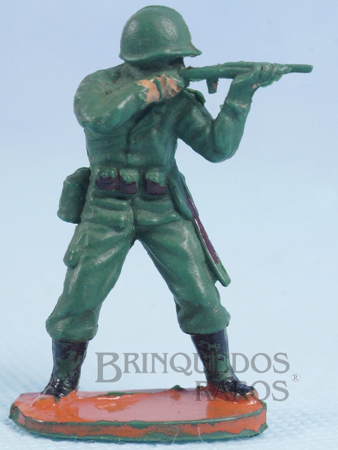 Brinquedo antigo Soldado atirando com fuzil Uniforme Brasileiro da Segunda Guerra Mundial Década de 1970
