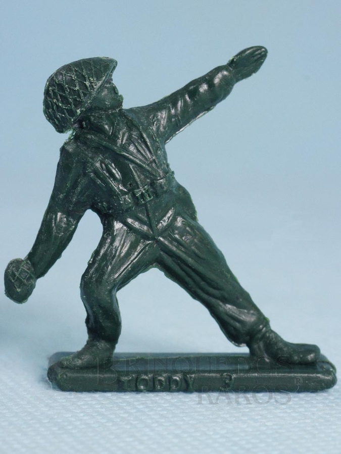 Brinquedo antigo Soldado Toddy atirando granada numerado 9