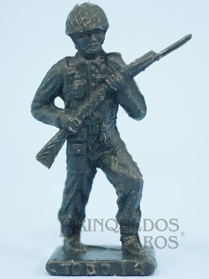 Brinquedo antigo Soldado avançando com fuzil Brinde Toddy numerado 4 Década de 1960