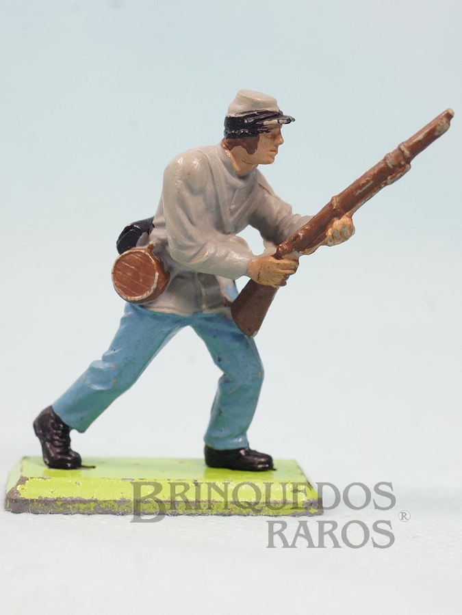 Brinquedo antigo Soldado Confederado Guerra de Secessão avançando com fuzil Série Deetail Década de 1970
