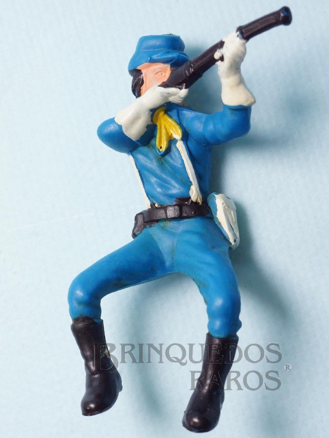 Brinquedo antigo Soldado da Sétima Cavalaria montado a cavalo atirando com rifle Plástico azul Série Atlantic Ano 1986  