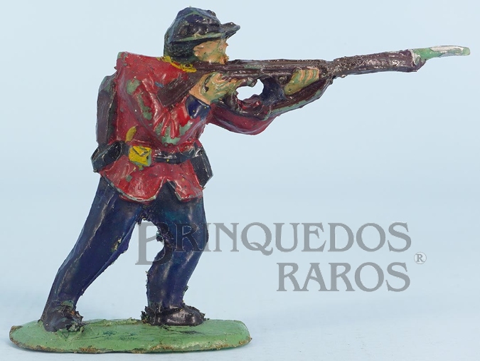 Brinquedo antigo Soldado do Exército Paraguaio atirando com fuzil Batalha do Tuiutí de plástico verde Década de 1960