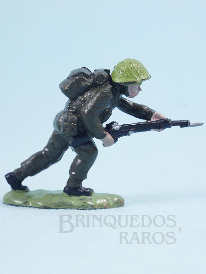 Brinquedo antigo Soldado inglês avançando com fuzil Figura Matriz de soldado do Brinde Toddy Década de 1960