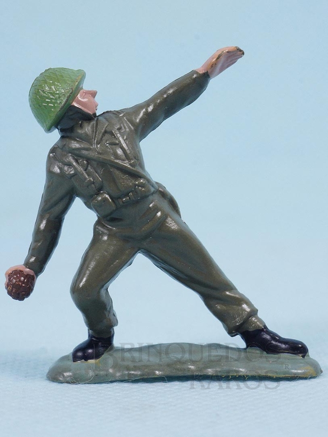 Brinquedo antigo Soldado inglês jogando granada Figura Matriz de soldado do Brinde Toddy Década de 1960