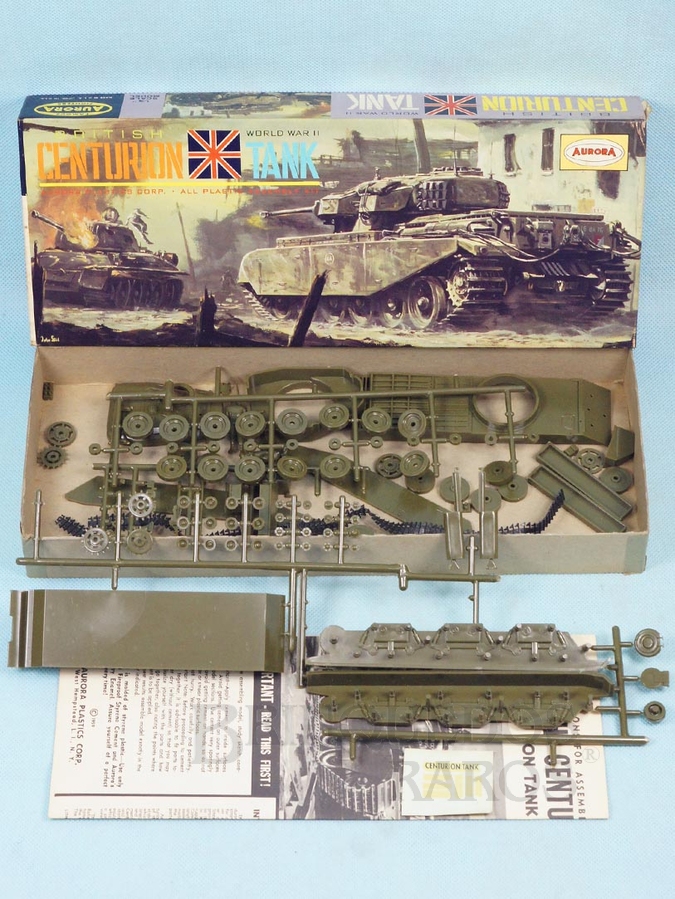 Brinquedo antigo Tanque de Guerra British Centurion Tank caixa assinada Arte de John Steel Ano 1963