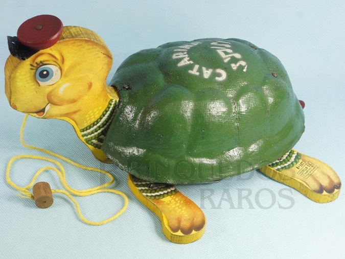 Brinquedo antigo Tartaruga Catarina com 31,00 cm de comprimento Ao ser puxada movimenta as pernas e emite som metálico Ano 1956