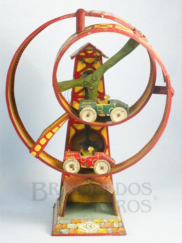 Brinquedo antigo Torre com 29,00 cm de altura Fabricada pela C.K. no Japão em lata lithografada Apresenta Pista helicoidal e dois carros Década de 1930
