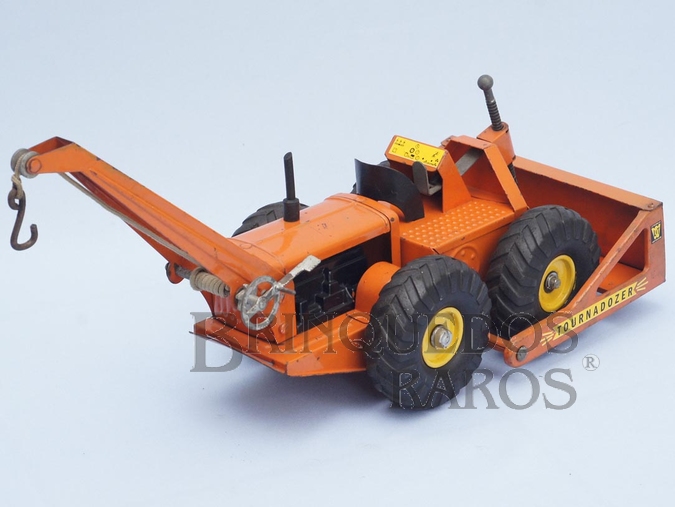 Brinquedo antigo Trator de rodas Tournadozer com guincho e pá Década de 1950