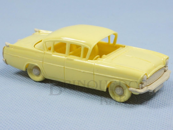 Brinquedo antigo Vauxhall Cresta PA Kit montado Década de 1970