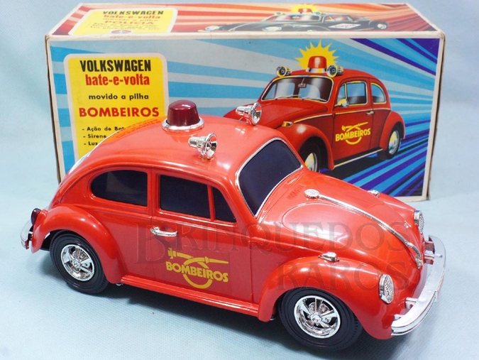 Brinquedo antigo Volkswagen Sedan com 26,00 cm de comprimento Versão Bombeiro Sistema Bate e Volta Anos 1976 a 1984